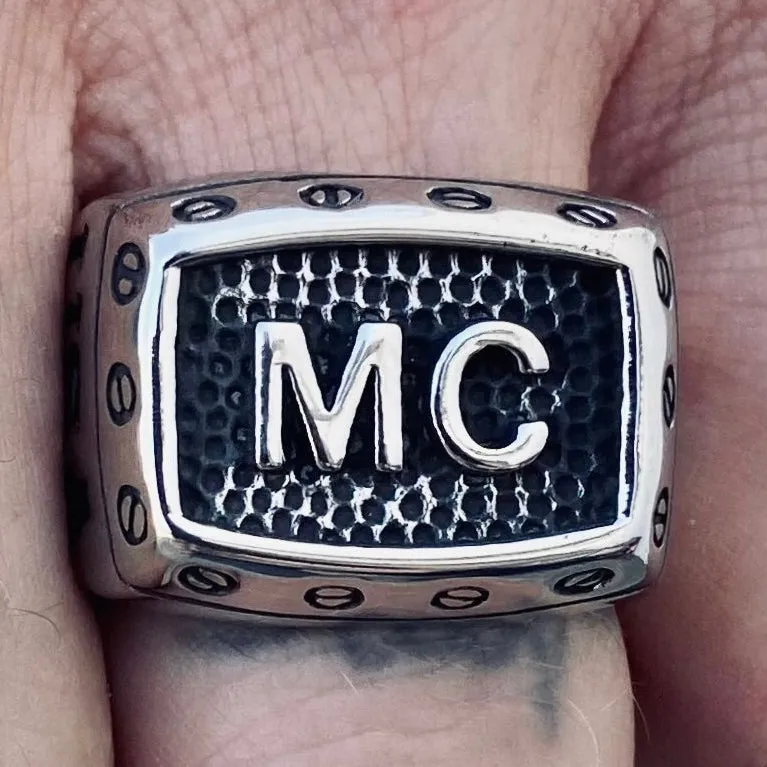 MC Ring with Screws - R196