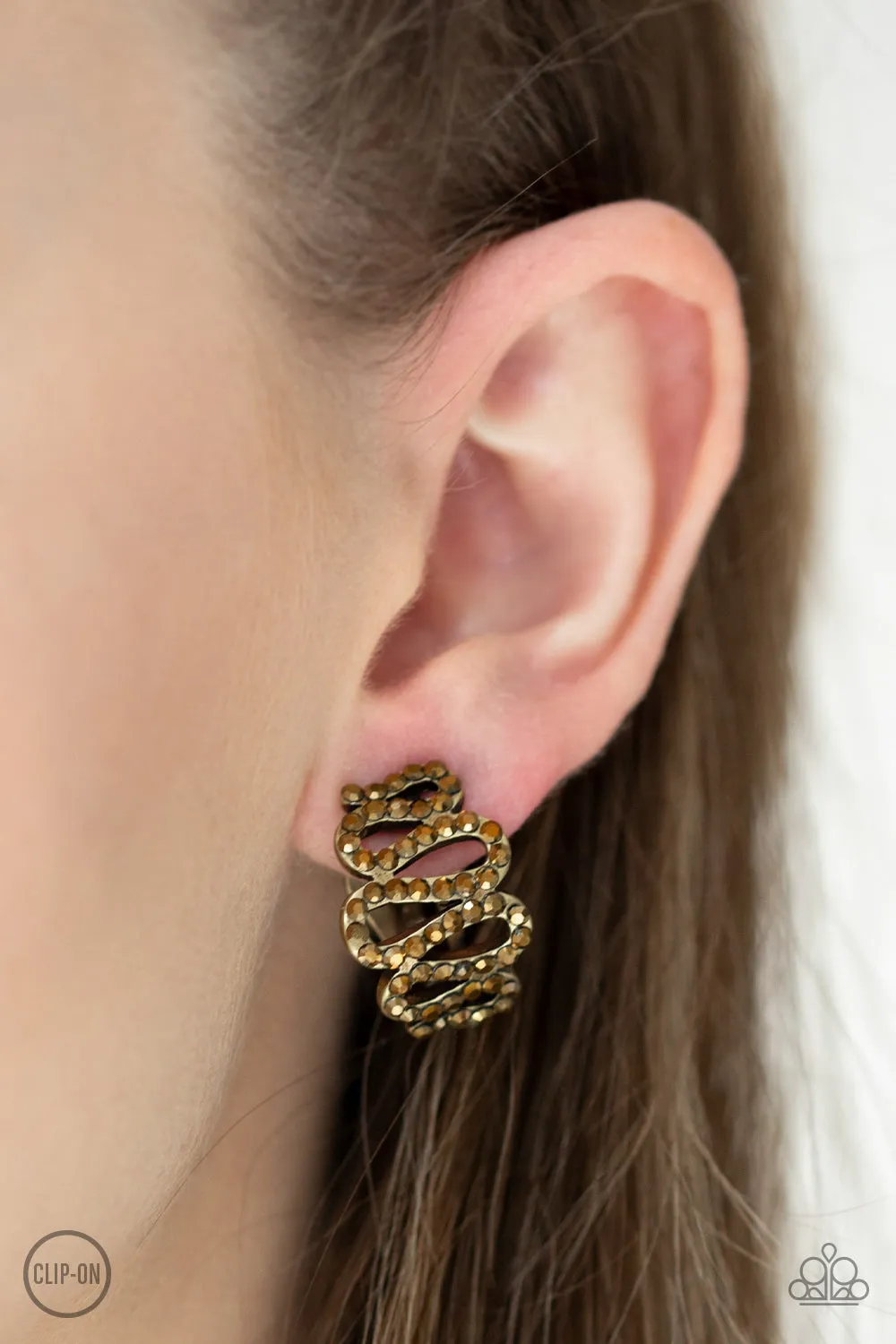 Paparazzi Idol Shine - Brass Clip On Earrings